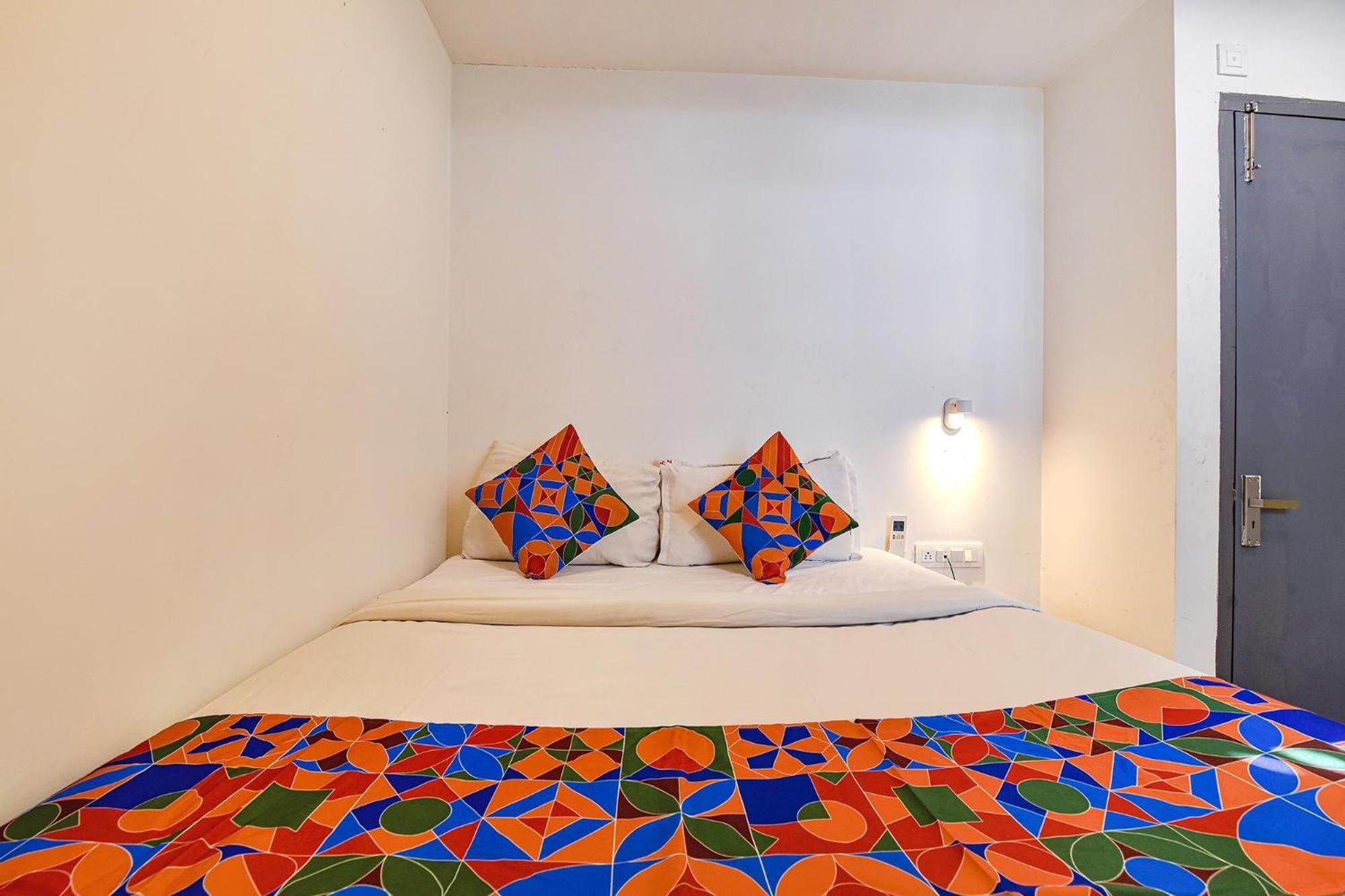 Fabhotel Ny Townhouse Ahmedabad Exterior foto