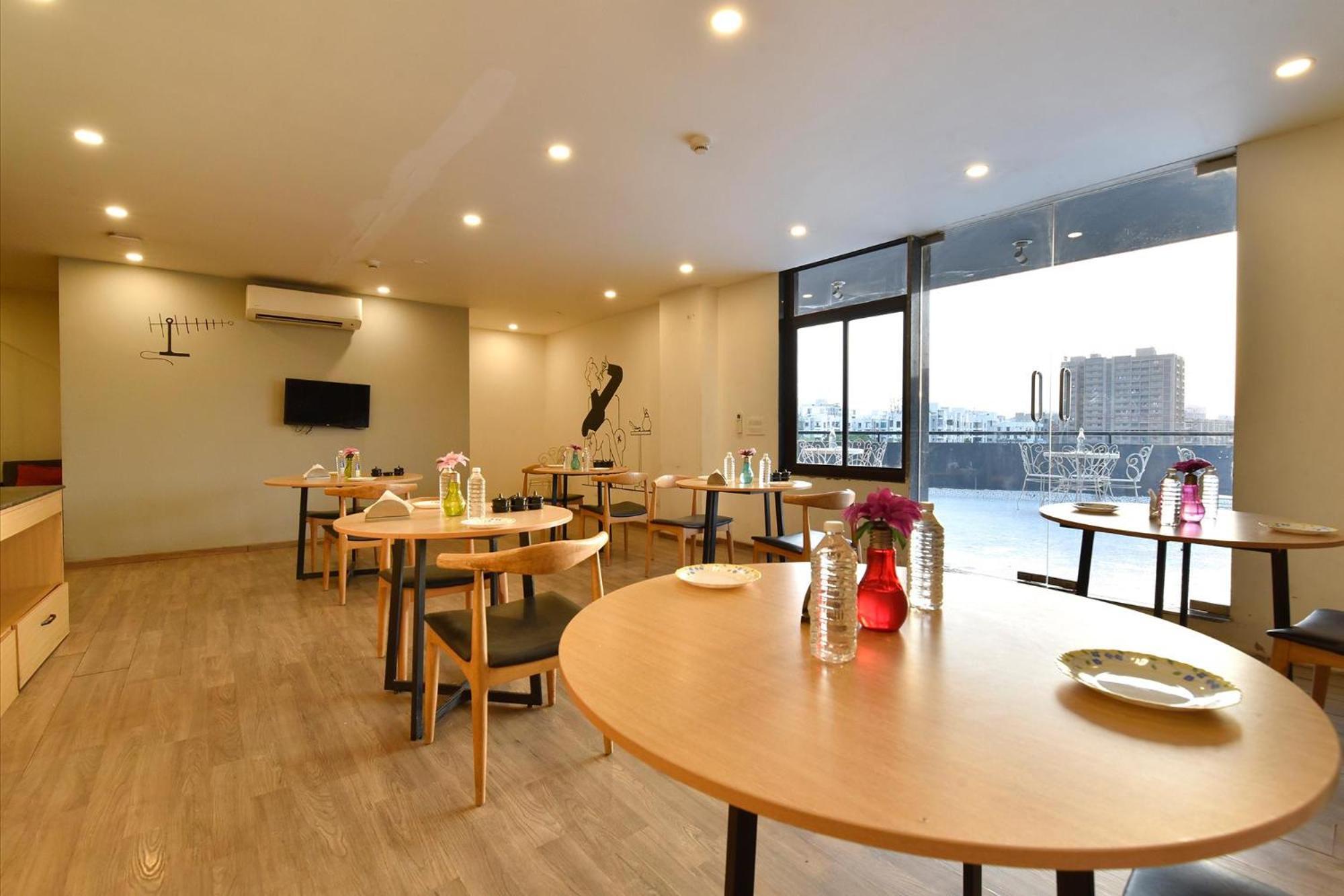 Fabhotel Ny Townhouse Ahmedabad Exterior foto