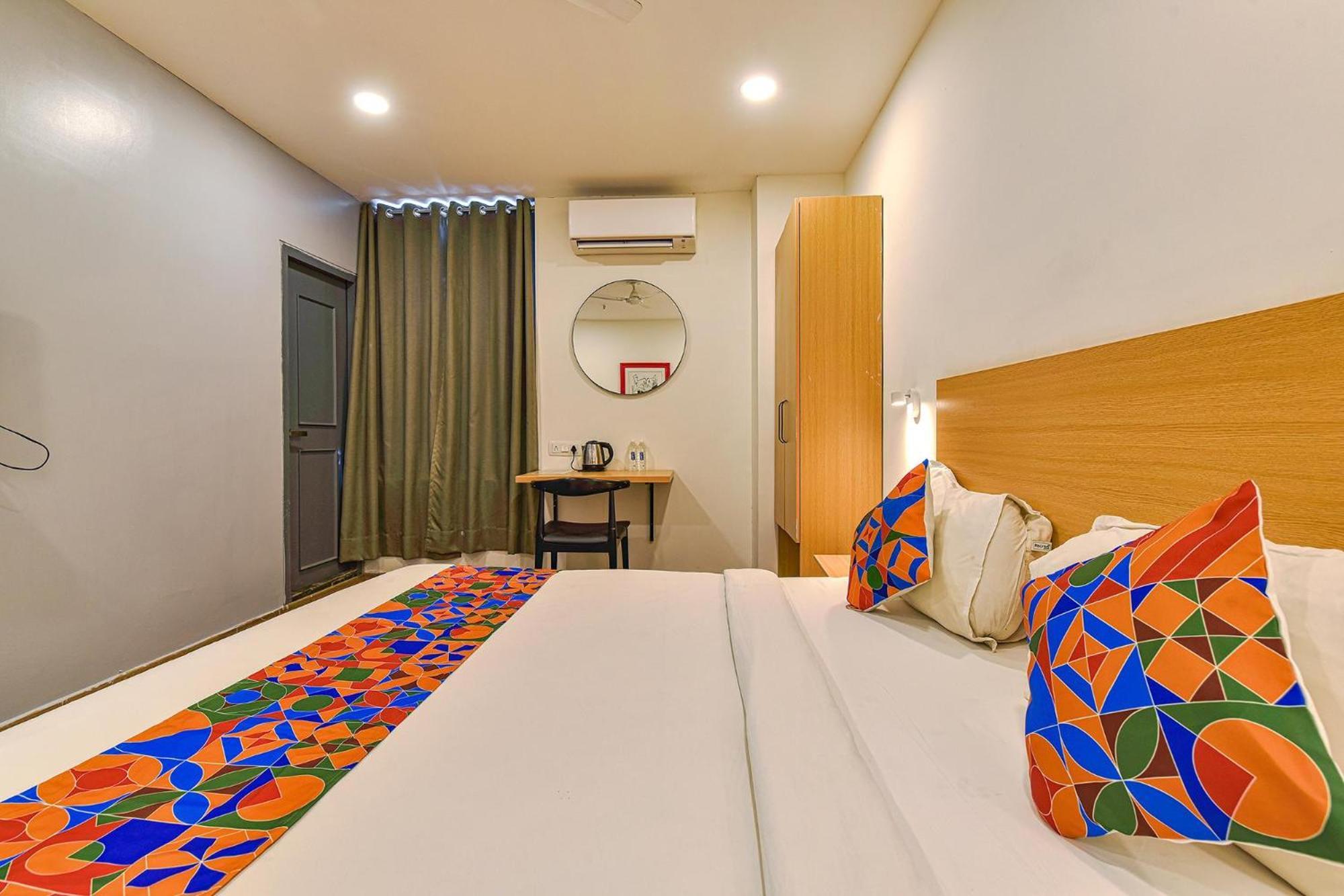 Fabhotel Ny Townhouse Ahmedabad Exterior foto