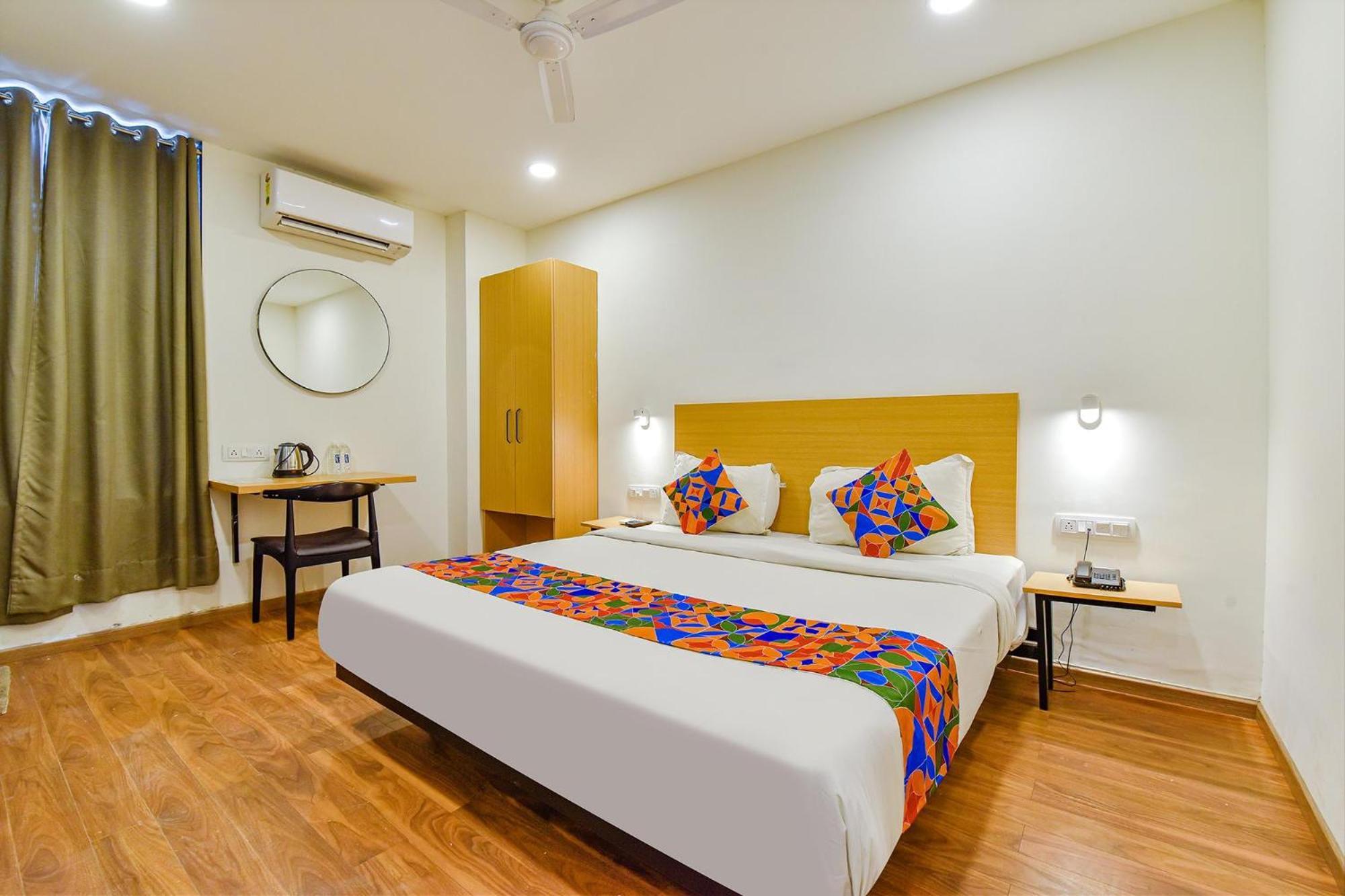 Fabhotel Ny Townhouse Ahmedabad Exterior foto